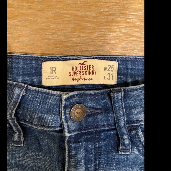 Hollister distressed high rise skinny jeans - Picture 5 of 7